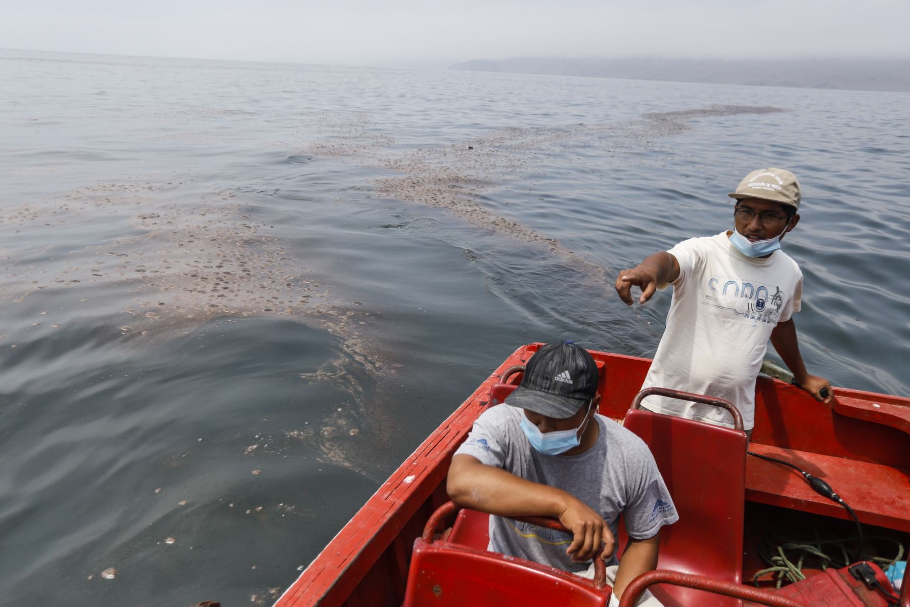 derrame de petróleo:mar Ancón pescadores