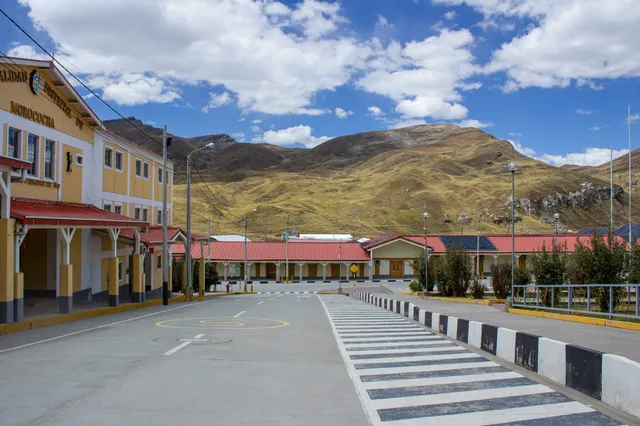 20250701_calle-vacia-Nueva-Morococha_Peru_Sally-Jabiel-1800x1200