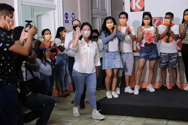 Keiko Fujimori en su local de campaña