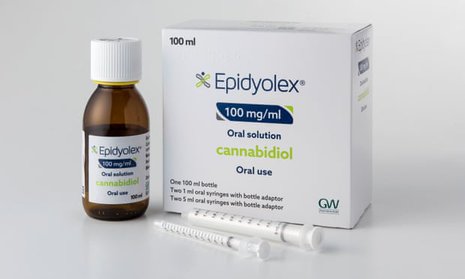 En 2018 la FDA aprobó el primer fármaco compuesto por CBD. Se llama Epidiolex y sirve para el tratamiento de convulsiones relacionadas con dos tipos comunes y severos de epilepsia.