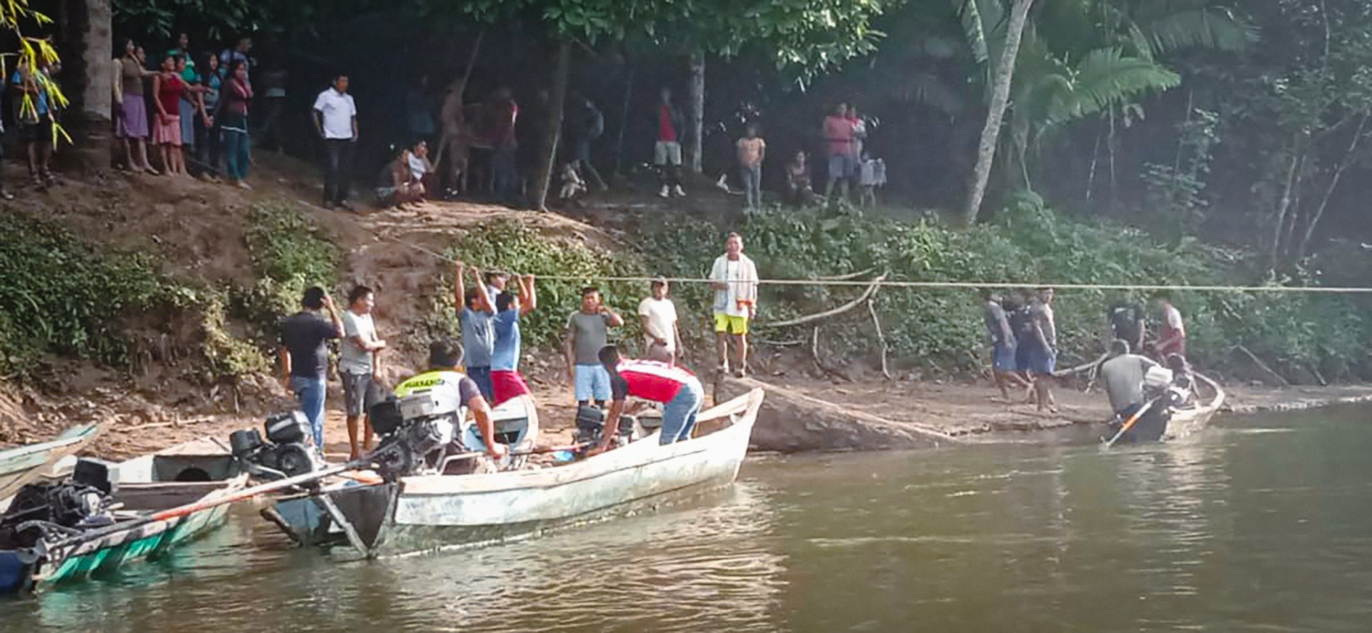 Población en la ribera del río Comaina
