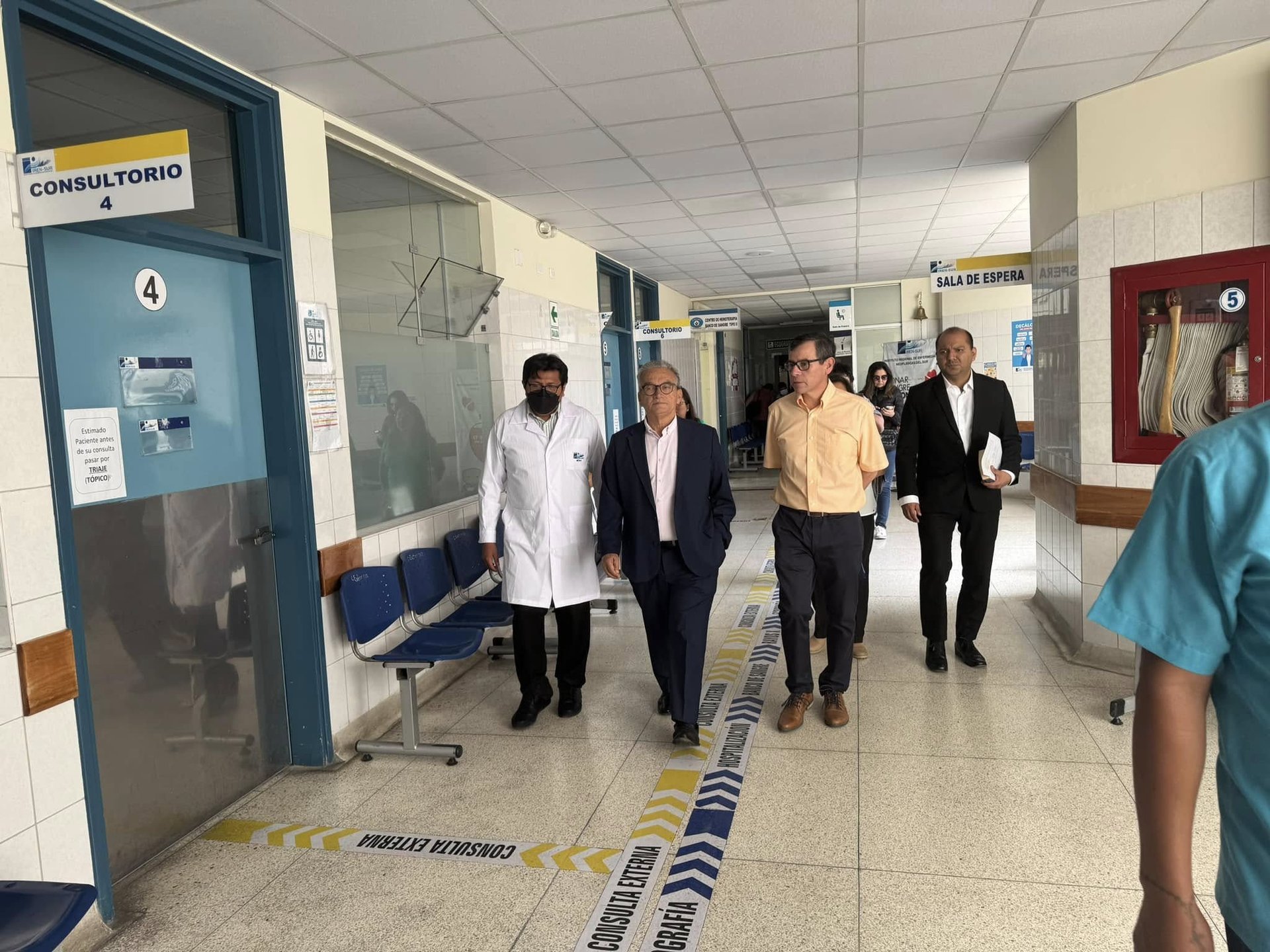 Como asesor de la comisión del Congreso sobre cáncer, Víctor Palacios realizó visitas a hospitales junto al congresista Alejandro Aguinaga