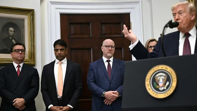 Davis-Trump-White-House-GettyImages-2252069548-1536x864