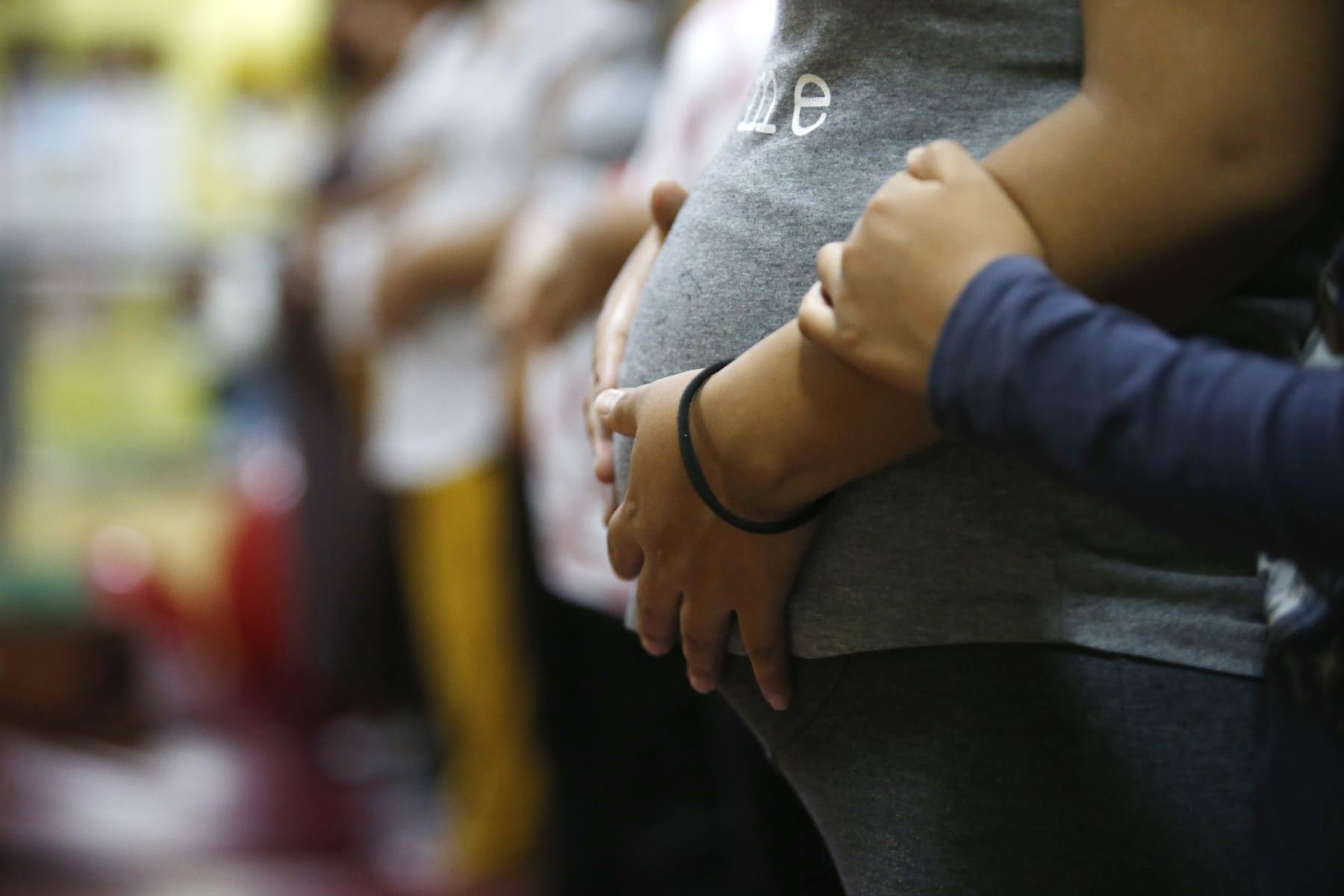 Embarazo adolescente Perú Salud con lupa.jpg