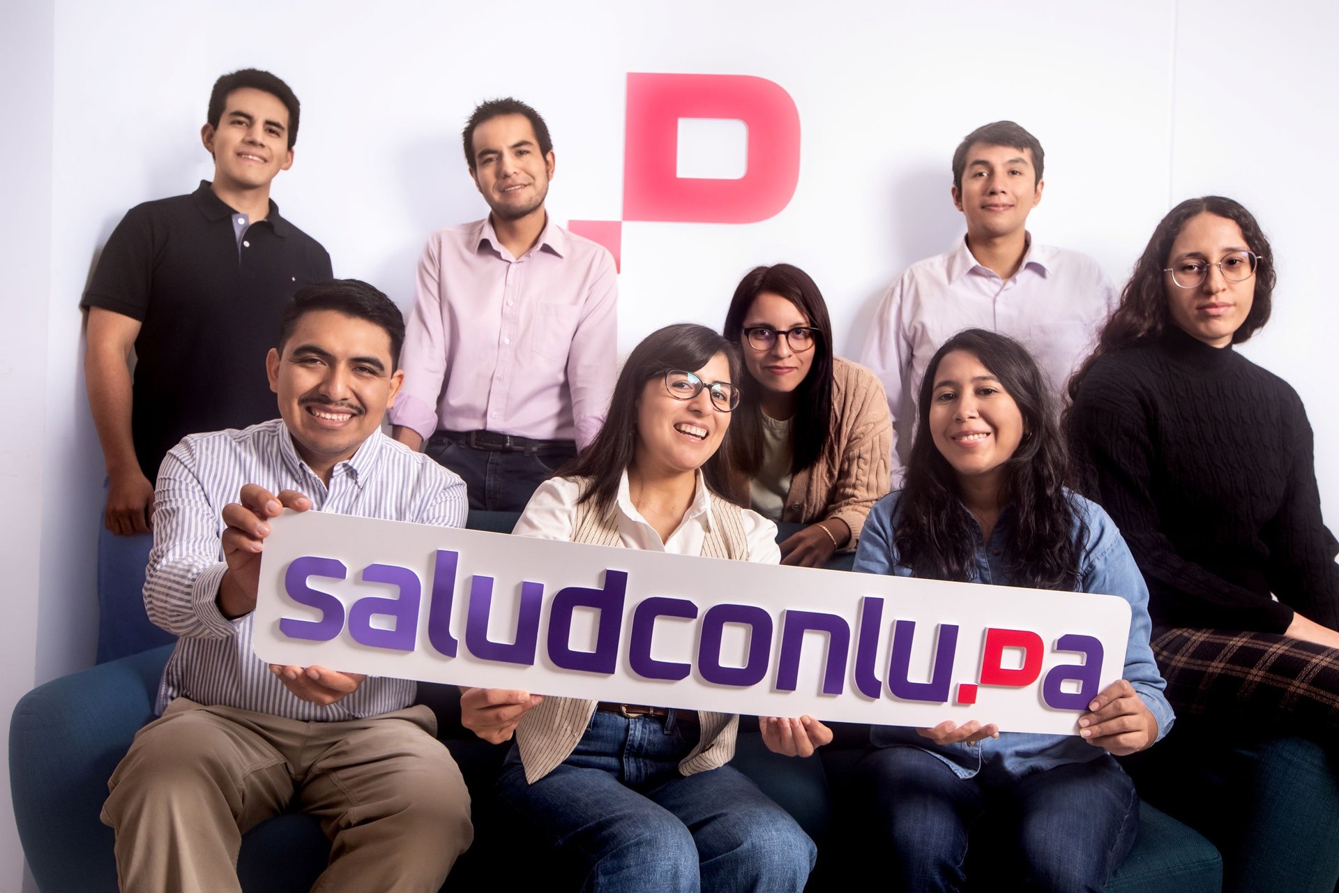 Equipo Salud con lupa
