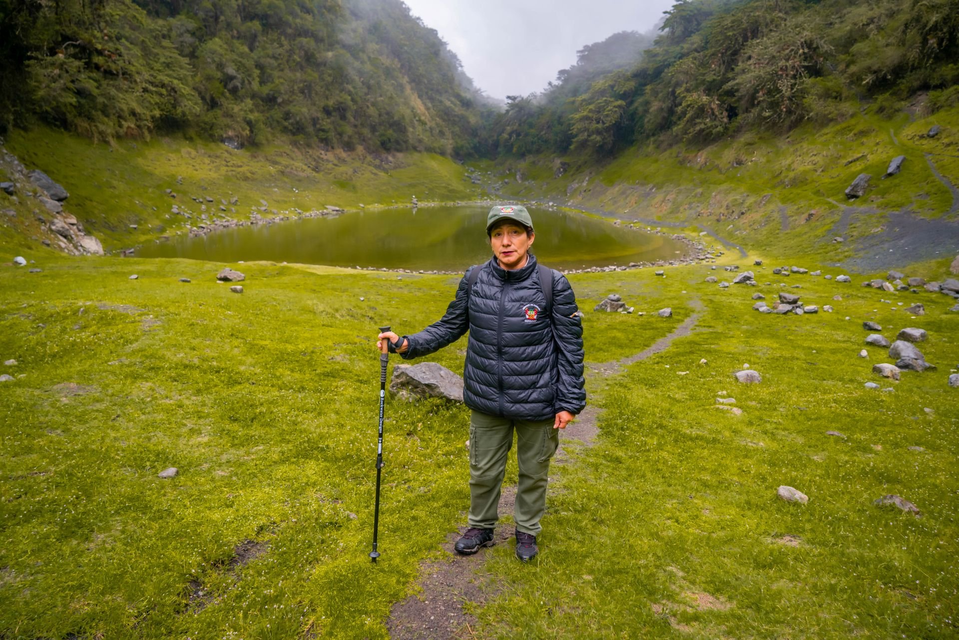 Graciela Hilares, guardaparque oficial del Santuario Nacional de Ampay. Laguna Angasccocha (a 3,250 m.s.n.m.)_Foto Gabriel García.