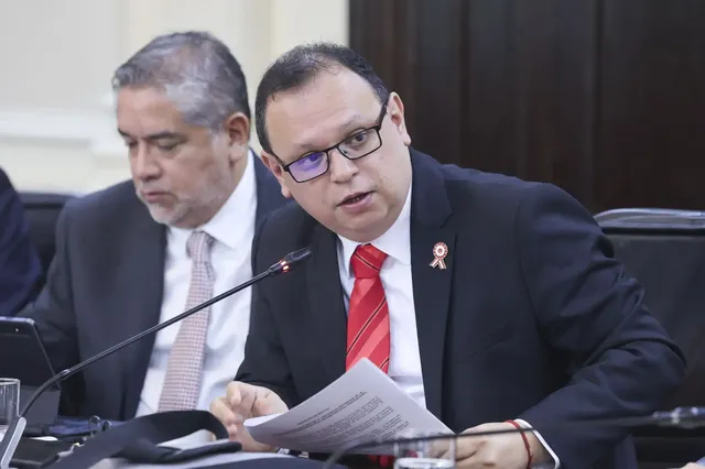 Marco Vinelli, ministro de Desarrollo Agrario y Riego. Su sector debe implementar parte de las medidas ordenadas por el Tribunal Constitucional para reforzar el control de pesticidas.