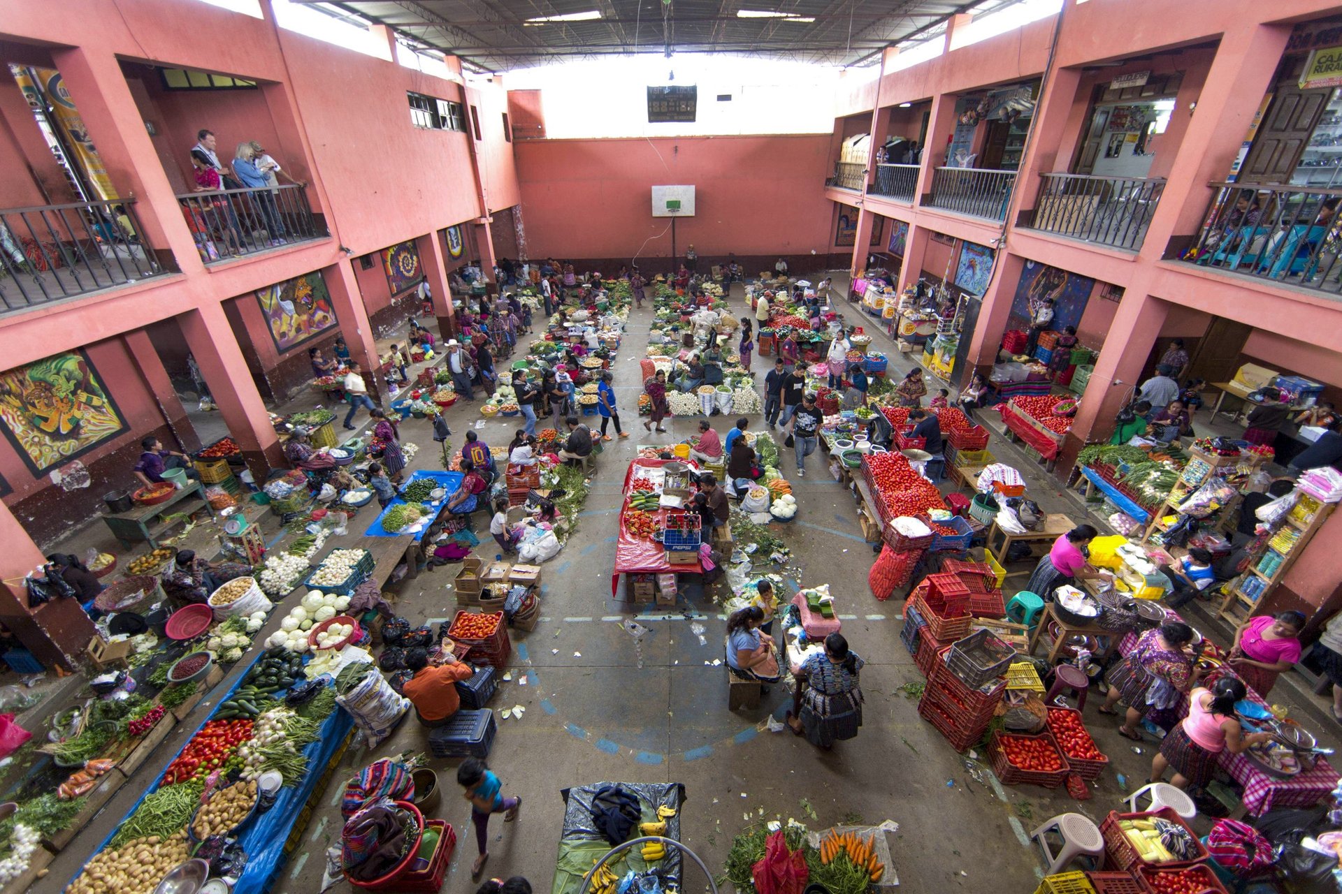 Mercado-Guatamala_Ton-Koene_Alamy_3A6FK4T