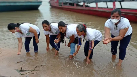 Mujeres demandantes en río Marañón Huaynakana Kamatahuara Kana