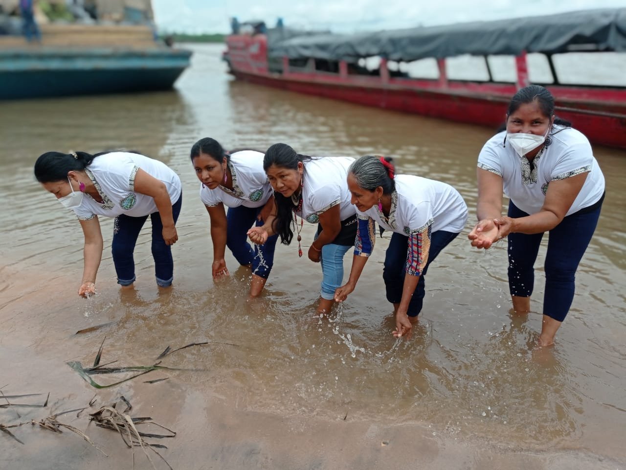 Mujeres demandantes en río Marañón Huaynakana Kamatahuara Kana
