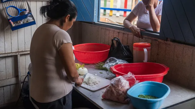 Qué hay detrás de un plato de olla común: calorías suficientes, nutrientes desiguales