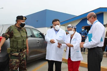 Vacunación personal de salud_Perú.jpg