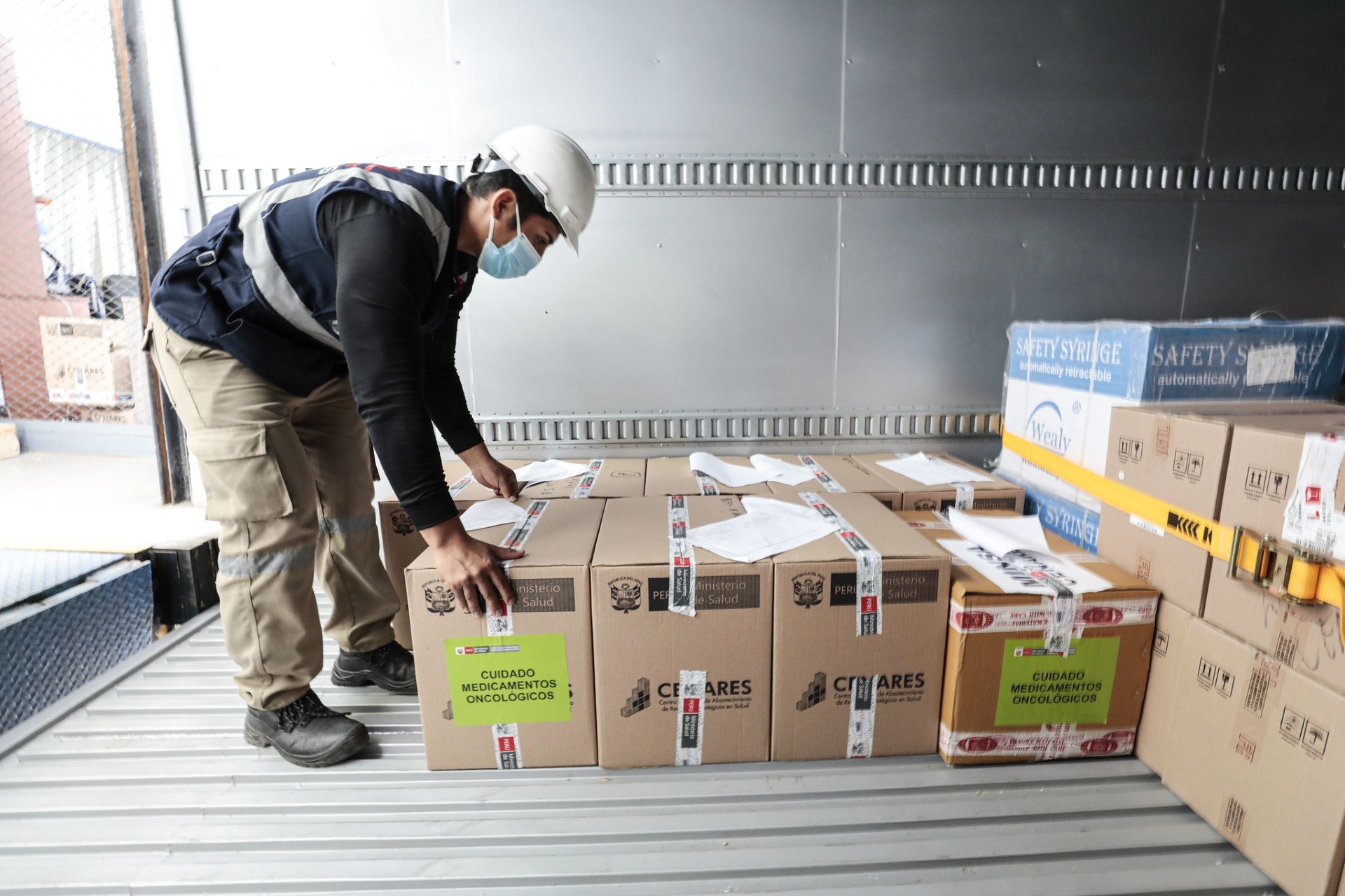Cajas de medicamentos oncológicos transportados por Cenares