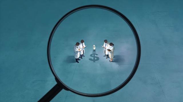 Alerta sobre conflictos de interés en decisiones del INEN
