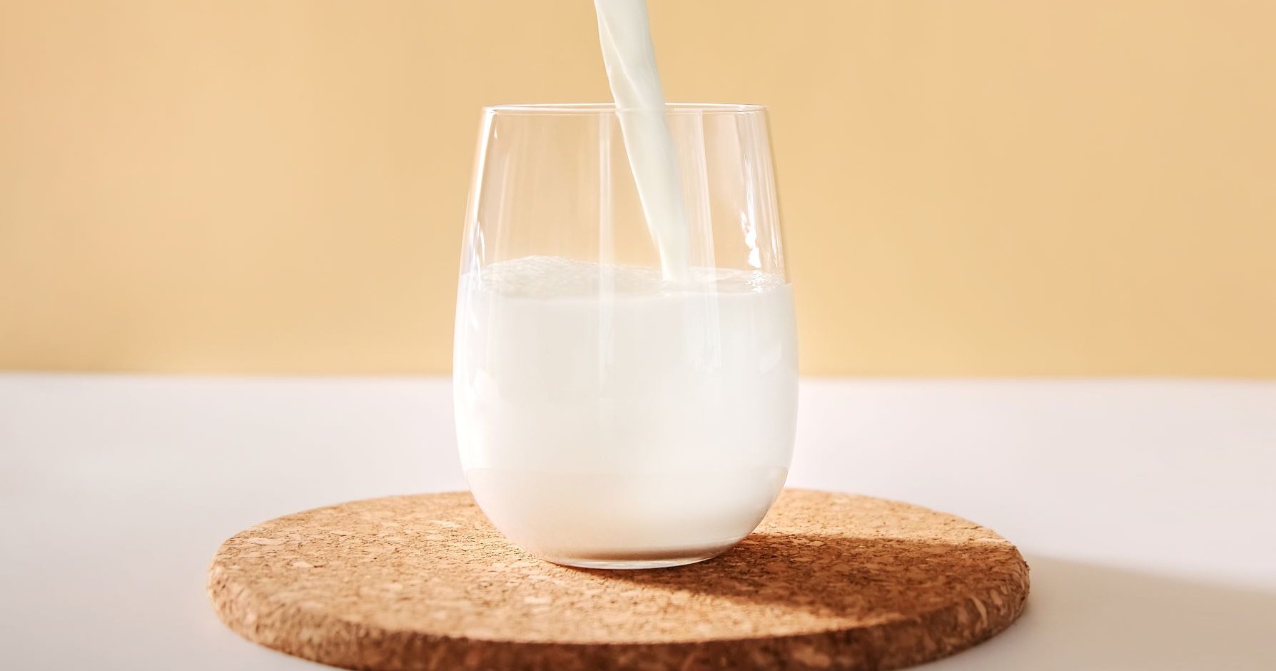 Mejor leche entera que desnatada? Un estudio dice que sí 