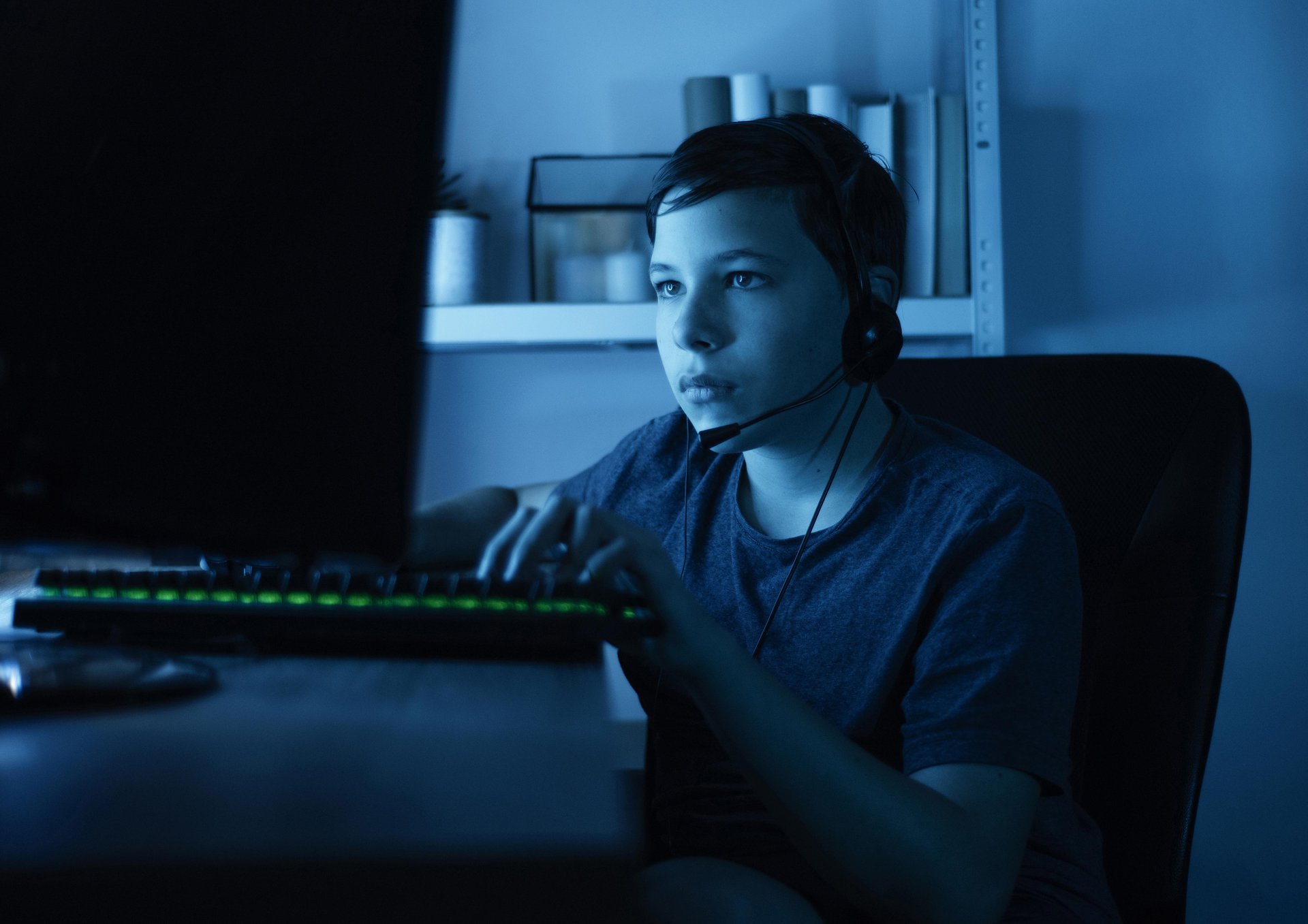 young-boy-playing-on-computer